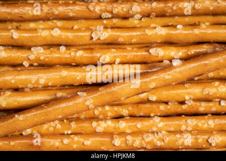 Primo piano di alcune sale bastoni in luce posteriore Foto Stock