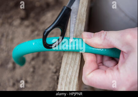 La realizzazione di un apiario o bumblebee nido fatto fuori di articoli per la casa Foto Stock