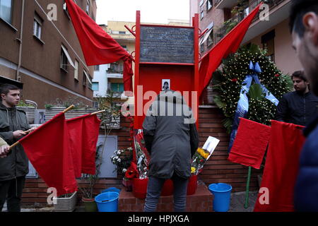 Roma, Italia. Il 22 febbraio, 2017. Dimostrazione per ricordare Valerio Verbano, la giovane età di 18 militante autonoma ucciso da un commando di neo-fascisti il 22 febbraio 1980. Credito: Matteo Nardone/Pacific Press/Alamy Live News Foto Stock