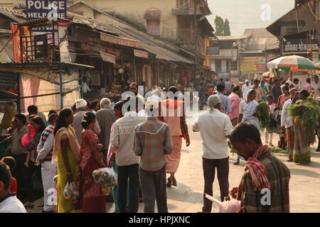 Popolo Indiano al mercato di strada Foto Stock