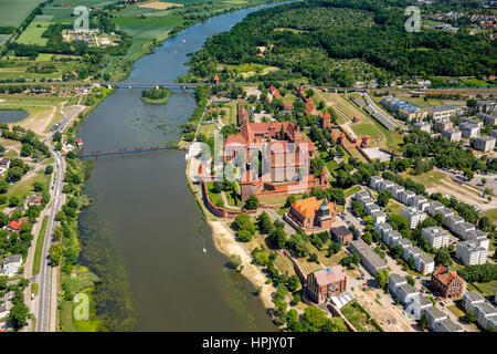 Malbork, Burganlage, Backsteingotik, Fluss Nogat, Stadt Marienburg, Sitz der Hochmeister des Deutschen Ordens, Deutschordensstaat, Pomorskie, Polen Foto Stock