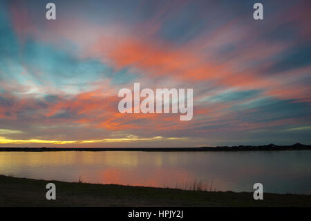 Bellissima West Texas Tramonto sul lago Foto Stock