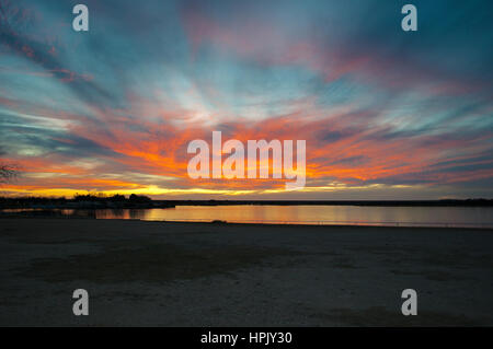 Bellissima West Texas Tramonto sul lago Foto Stock