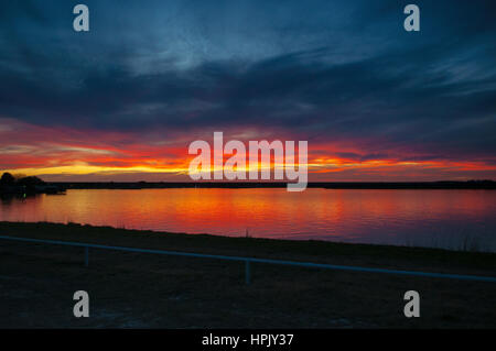 Bellissima West Texas Tramonto sul lago Foto Stock