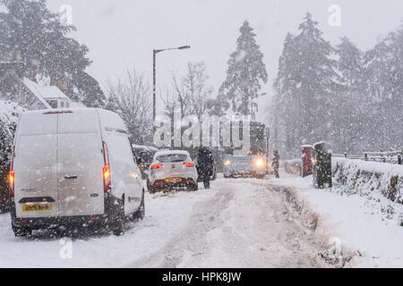 A Killearn, Stirlingshire, Scotland, Regno Unito. Il 23 febbraio, 2017. Regno Unito - meteo neve pesante causando problemi per gli automobilisti di mattina nel villaggio di Stirling di credito a Killearn: Kay Roxby/Alamy Live News Foto Stock