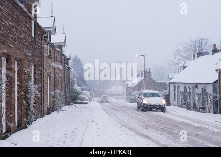 A Killearn, Stirlingshire, Scotland, Regno Unito. Il 23 febbraio, 2017. Regno Unito - Meteo pesante neve mattina causando condizioni di marcia difficili nel villaggio di Stirlingshire del credito a Killearn: Kay Roxby/Alamy Live News Foto Stock
