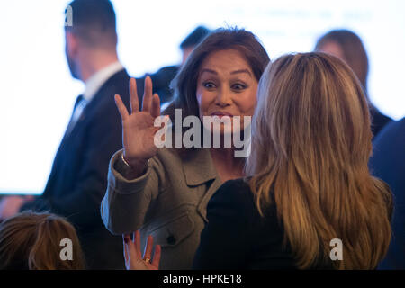Isabel Preysler durante un incontro tra il Presidente ArgentinaÕs Mauricio Macri e scrittore peruviano Mario Vargas Llosa, a Madrid, giovedì 23 febbraio 2017. Foto Stock