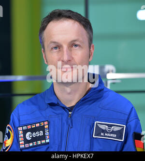 Bremen, Germania. Xvi Feb, 2017. L'astronauta dell'ESA Matthias Maurer prima della firma del contratto tra l'ESA e l'Airbus per la costruzione del secondo European service module per la capsula Orion a Bremen, Germania, 16 febbraio 2017. Foto: Carmen Jaspersen/dpa/Alamy Live News Foto Stock