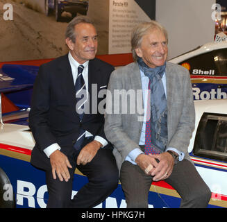 Phto chiama con Jacky Ickx e Derek Bell, alla Ickx Icon Collection, durante il London Classic Car Show 2017. Foto Stock