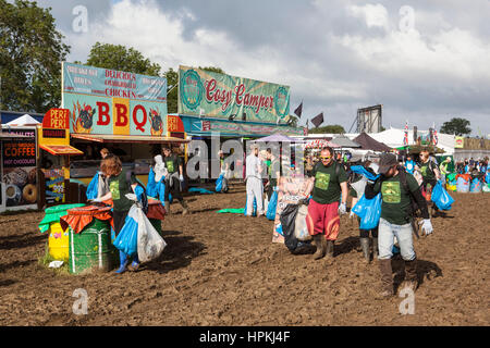 Il centro di riciclaggio a Glastonbury. I costi It £780,000 per lo smaltimento e il riciclo di rifiuti al Glastonbury festival.Il Festival si impegna a continuare Foto Stock