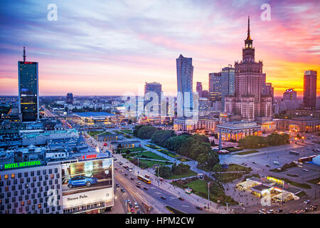 Grattacieli e il Palazzo della Cultura e della scienza, nel centro di Varsavia, Polonia Foto Stock