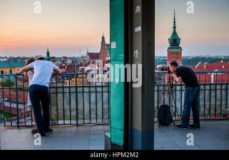 Vista dalla piattaforma Widokowy, sullo sfondo la cattedrale e il Castello Reale di Varsavia, Polonia Foto Stock