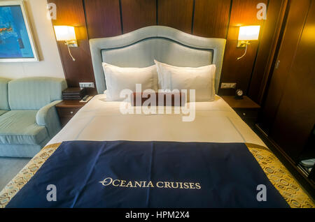 Oceania Marina Concierge Stateroom bed Foto Stock