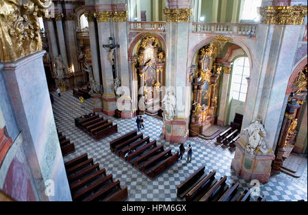 St Nicolas Church. La navata centrale. Il quartiere Mala Strana.Praga. Repubblica ceca Foto Stock