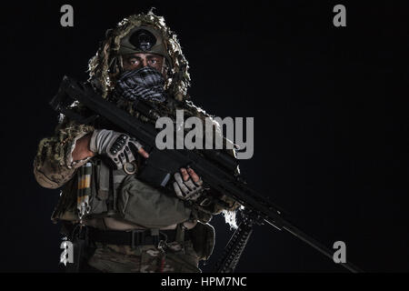 Army Sniper con faccia dipinta Foto Stock