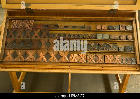 Antique metallo e legno stampa decorativa blocchi, sul display a Hamilton Tipo di legno e il Museo della Stampa, due fiumi, Wisconsin Foto Stock