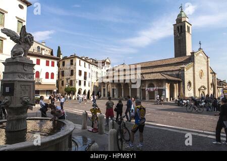 I turisti in Asolo Treviso Regione Veneto Italia Credit Federico