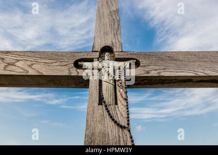 Chiudere fino a croce sulla collina delle Croci in Lituania Foto Stock