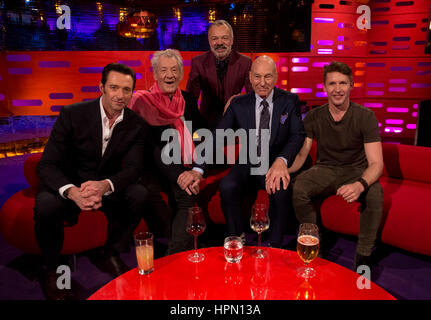 (Da sinistra a destra) Hugh Jackman, Sir Ian McKellen, Graham Norton, Patrick Stewart e James Blunt durante le riprese del Graham Norton Show at The London Studios. Foto Stock