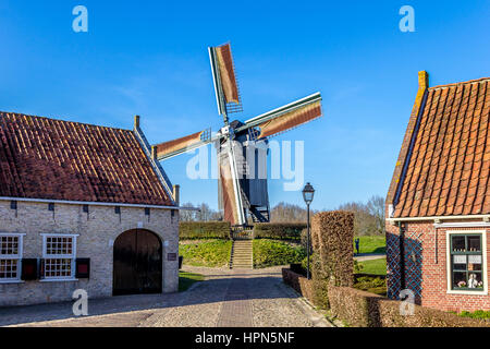 Un mulino a vento nella fortezza di Bourtange Foto Stock