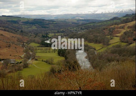 Il fiume Wye dalla piccola collina che guarda verso Erwood Foto Stock