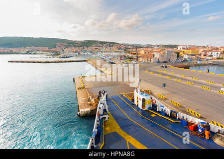 Visualizzare il porto di Palau dal traghetto, Nord Sardegna, Italia Foto Stock