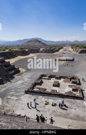 Vista aerea del famoso e storico Piramide della Luna di Teotihuacan, Messico Foto Stock