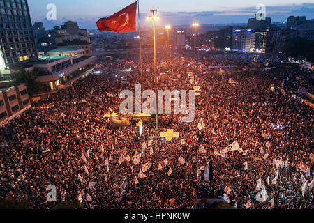 Gezi Park proteste. Giugno 5, 2016, Istanbul. Un ondata di dimostrazioni e disordini civili in Turchia è iniziato il 28 maggio 2013, inizialmente per contestare il piano di sviluppo urbano per Istanbul Taksim Gezi Park. Foto Stock