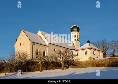 Chiesa parrocchiale di san Kilian, Bad Heilbrunn, in inverno, Alta Baviera, Baviera, Germania Foto Stock