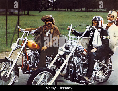 EASY RIDER 1969 Pando Company film con da sinistra: Dennis Hopper, Peter Fonda, Jack Nicholson Foto Stock