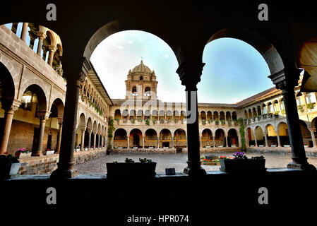 Qorikancha rovine e il convento di Santo Domingo. Chiesa di Santo Domingo, Coricancha, rovine del tempio Inca del Sole a Cuzco, Perù. Foto Stock