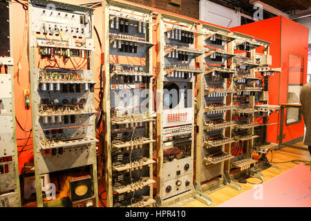 Una replica del Small-Scale Macchina sperimentale (SSEM) computer, soprannominata Baby al Manchester il Museo della Scienza e dell'industria, England, Regno Unito Foto Stock