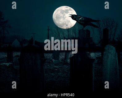 Spooky cimitero di notte Foto Stock