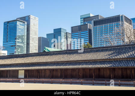 Hyakunin-bansho, un corpo di guardia che ospitava un centinaio di guardie, del castello di Edo in Tokyo Imperial Palace. Foto Stock