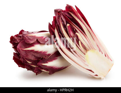 Tagliate a fette il radicchio rosso isolato Foto Stock