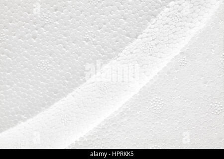 Bianco a forma di schiuma di polistirene, il fuoco selettivo, styrofoam texture dello sfondo. Foto Stock