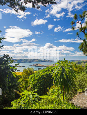 Dunedin, Otago, Nuova Zelanda. Vista sul Porto di Otago dalla collina giardini di Castello Larnach, Penisola di Otago. Foto Stock