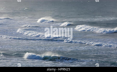 Dunedin, Otago, Nuova Zelanda. Le acque sconvolte acque dell'Oceano Pacifico su St Clair Beach. Foto Stock