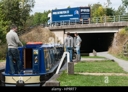 Narrowboat in Stratford upon Avon canal, Warwickshire, Inghilterra, Regno Unito. Foto Stock