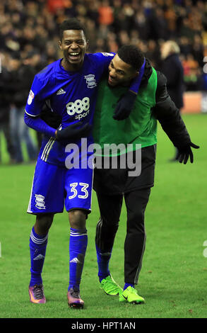 Birmingham City's Cheikh Keita (sinistra) festeggia con il compagno di squadra Jerome Sinclair dopo il cielo di scommessa match del campionato a Molineux, Wolverhampton. Foto Stock