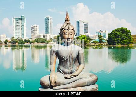 Tempio buddhisti in Colombo. Il Seema Malaka tempio - Gangaramaya. Lo Sri Lanka. Foto Stock