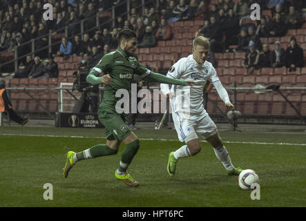 Copenhagen, Danimarca. Il 23 febbraio, 2017. Andreas Cornelio (R) di FC Copenhagen visto durante l'Europa League round di 32 match tra FC Copenhagen e Ludogorets Razgrad a Telia Parken. Credito: Gonzales foto/Alamy Live News Foto Stock