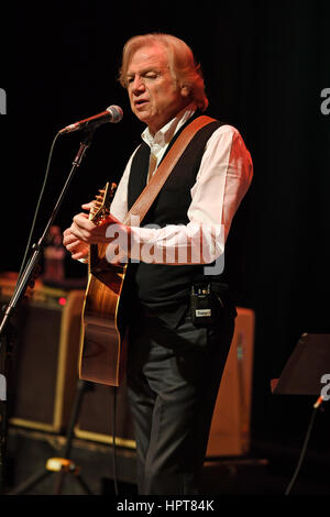 Fort Lauderdale, Florida, Stati Uniti d'America. Il 23 febbraio, 2017. Justin Hayward esegue presso il Centro Broward il 23 febbraio 2017 a Fort Lauderdale, Florida. Credito: Mpi04/media/punzone Alamy Live News Foto Stock