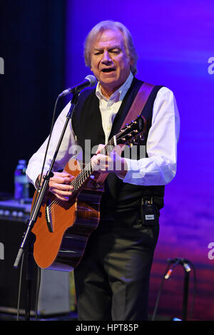 Fort Lauderdale, Florida, Stati Uniti d'America. Il 23 febbraio, 2017. Justin Hayward esegue presso il Centro Broward il 23 febbraio 2017 a Fort Lauderdale, Florida. Credito: Mpi04/media/punzone Alamy Live News Foto Stock