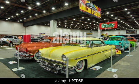 Detroit, STATI UNITI D'AMERICA. 24 Febbraio, 2017. 1955 Lincoln sul display nella Cavalcata di Dogana a Detroit Autorama hot rod show. Credito: Steve Lagreca/Alamy Live News Foto Stock