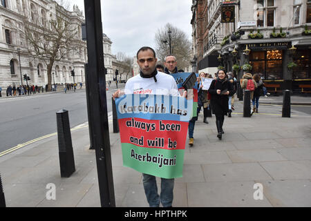 Whitehall, Londra, Regno Unito. Il 25 febbraio, 2017. Protesta per commemorare il venticinquesimo anniversario della 161 etniche civili azerbaigiani dalla città di Khojaly su 25-26 febbraio 1992 dal credito armeno: Matteo Chattle/Alamy Live News Foto Stock