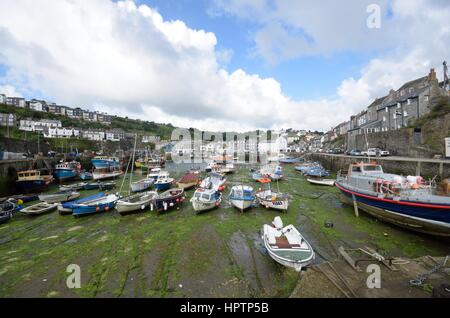 Mevagissey Cornovaglia , Regno Unito - Luglio 02, 2016: Porto di piccole Cornish villaggio di pescatori Foto Stock