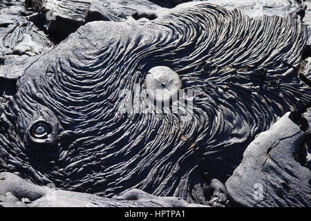 Pahoehoe ("ropy') lava in isole Galapagos Foto Stock