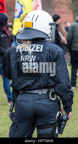 Il tedesco riot police unit durante una dimostrazione in Oberhausen, Germania, Foto Stock
