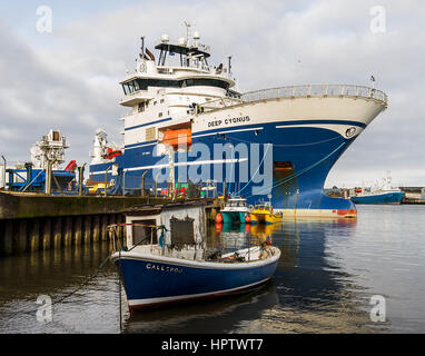 Montrose, ferryden porto di mare del Nord di barche di alimentazione,acqua profonda Harbour Foto Stock